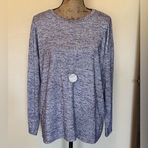 Nice petite top-New without tag! (Necklace not included)